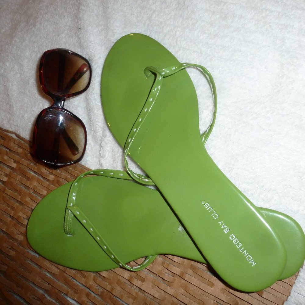 Montego Bay Club Womens  Size 11 Green  Thong Flip Flop Sandals